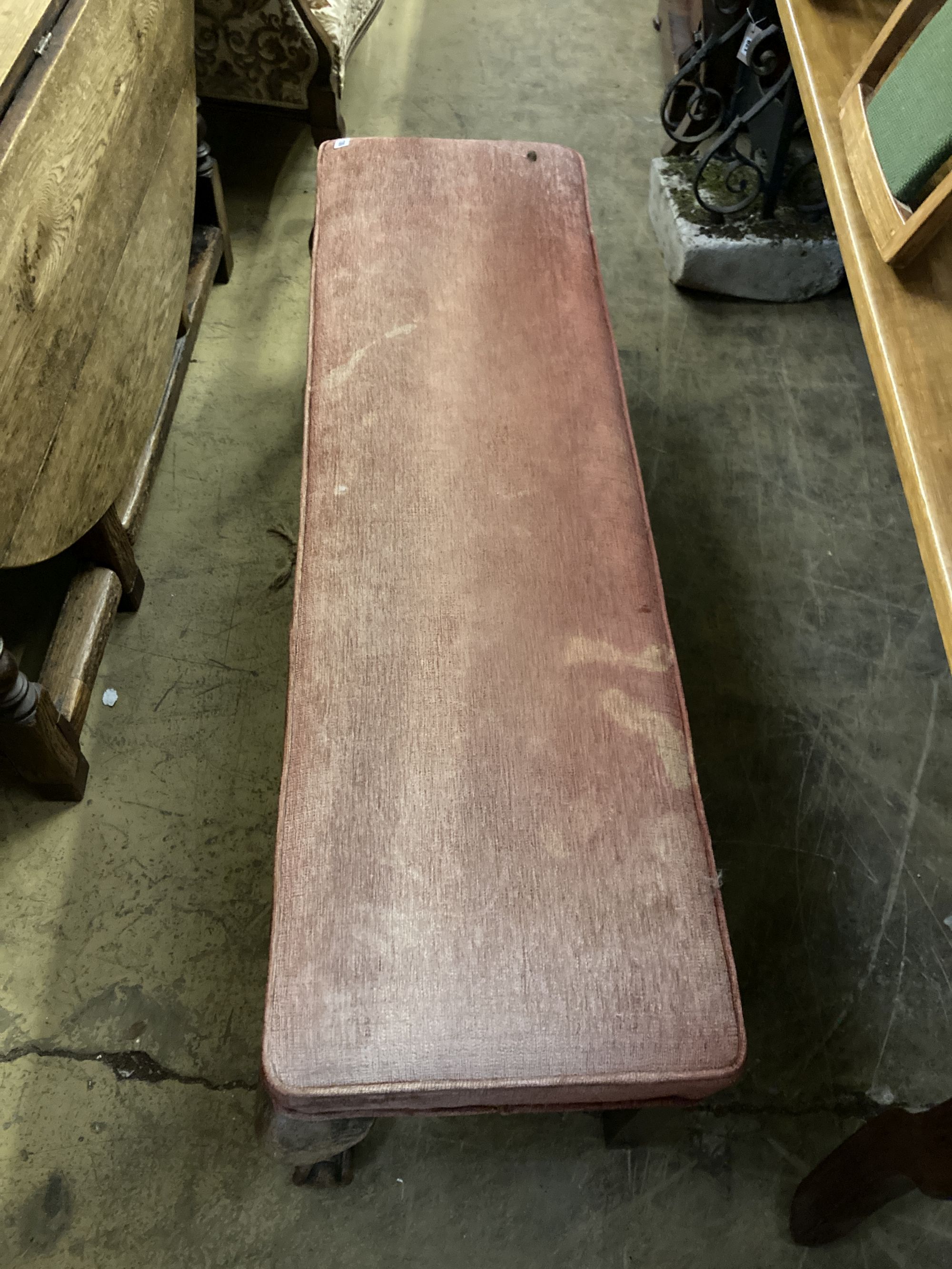 A mahogany fender stool, on cabriole legs, length 140cm, depth 44cm, height 44cm